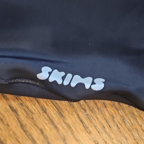 SKIMS Black Performance Leggings - Picture 5 of 7